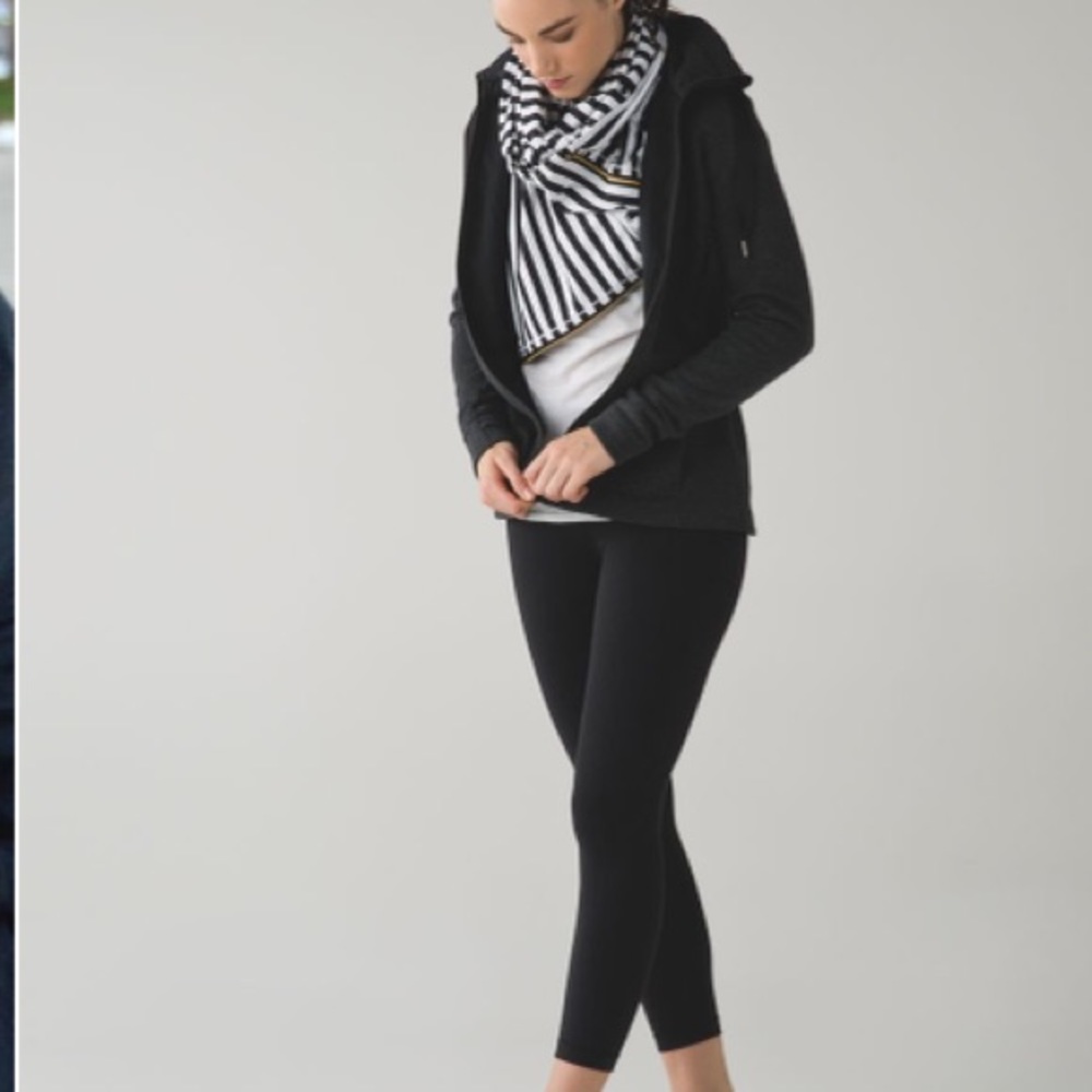 Lululemon Vinyasa Black/White *Zip Scarf/Wrap